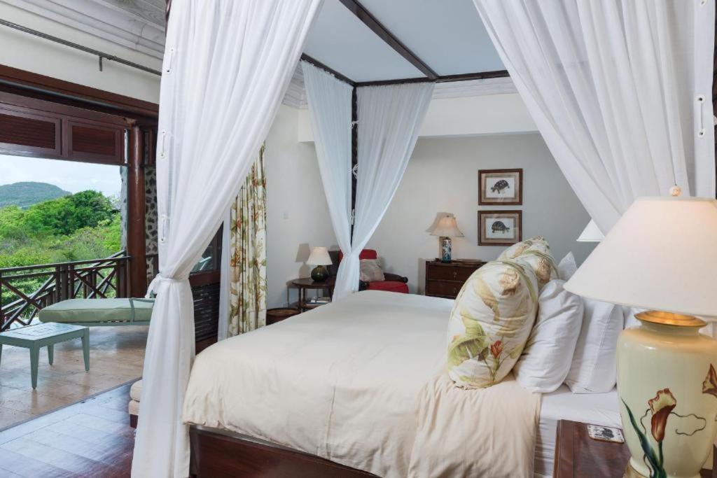Canouan Estate Resort & Villas Charlestown Exterior photo